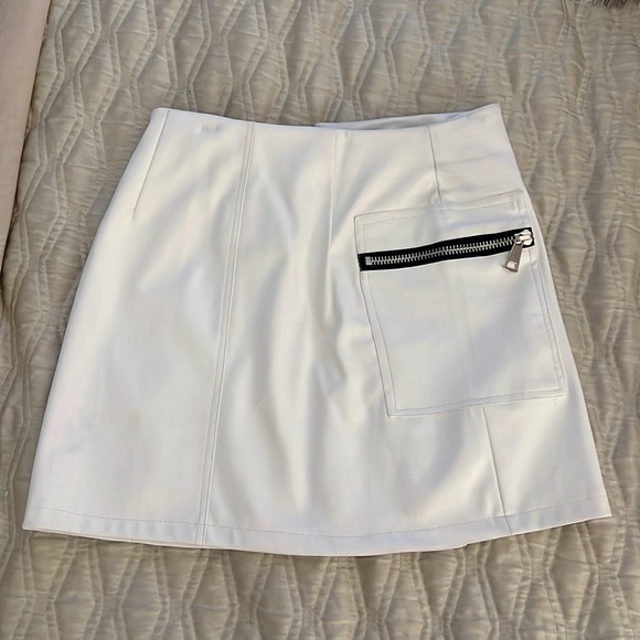 White leather skirt - Picture 2 of 2